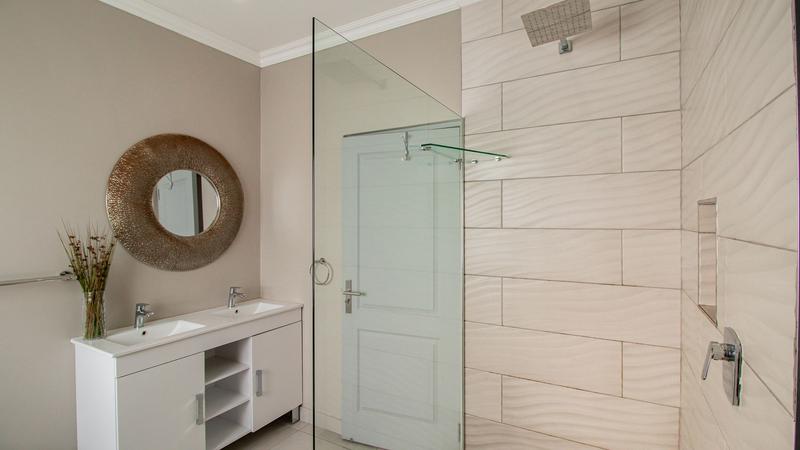 To Let 4 Bedroom Property for Rent in Kingswood Golf Estate Western Cape